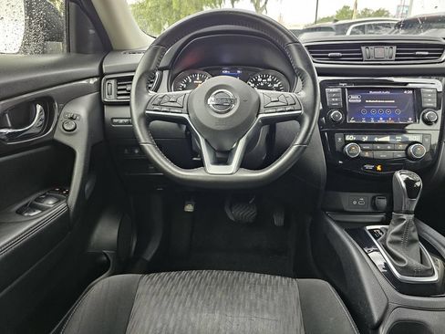 Used 2019 Nissan Rogue SV FWD image 12