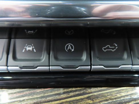 Used 2025 GMC Sierra 1500 SLE image 52