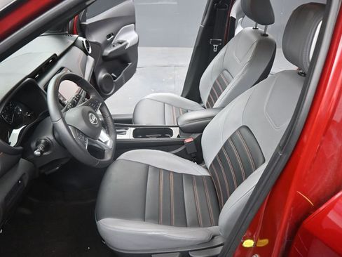 Used 2023 Nissan Kicks SR w/ SR Premium Package image 9