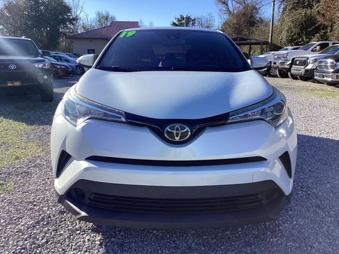 Used 2019 Toyota C-HR LE image 2