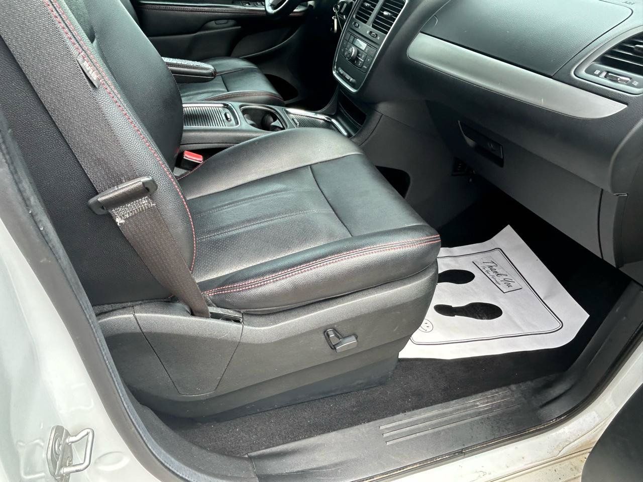 Used 2018 Dodge Grand Caravan GT FWD image 12