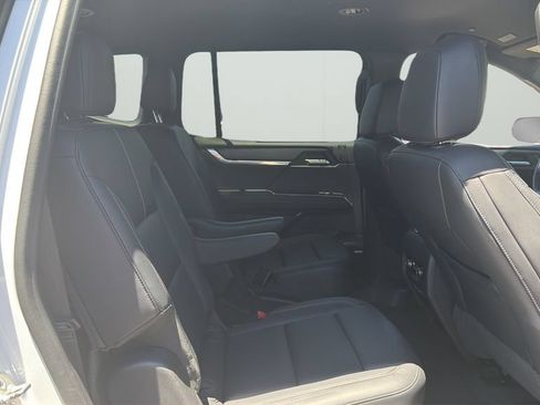 Used 2024 GMC Acadia Elevation FWD image 10