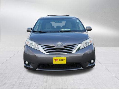Used 2015 Toyota Sienna XLE w/ XLE Navigation Package FWD image 2