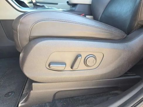 Used 2023 Kia Carnival LX w/ Paint Protection Package FWD image 13
