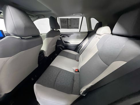 Used 2025 Toyota RAV4 XLE w/ Convenience Package FWD image 28