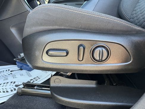 Used 2021 Chevrolet Equinox LT image 16