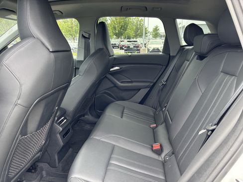 Used 2025 Audi Q6 e-tron Premium Plus w/ Premium Plus AWD/4WD image 32