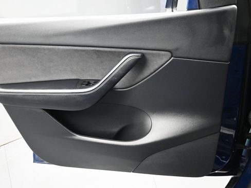 Used 2021 Tesla Model Y Long Range image 23