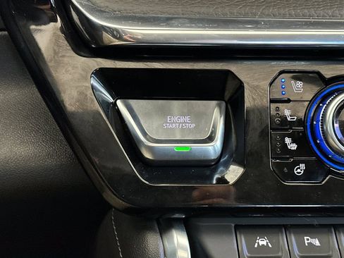 Used 2025 GMC Sierra 1500 Denali AWD/4WD image 22