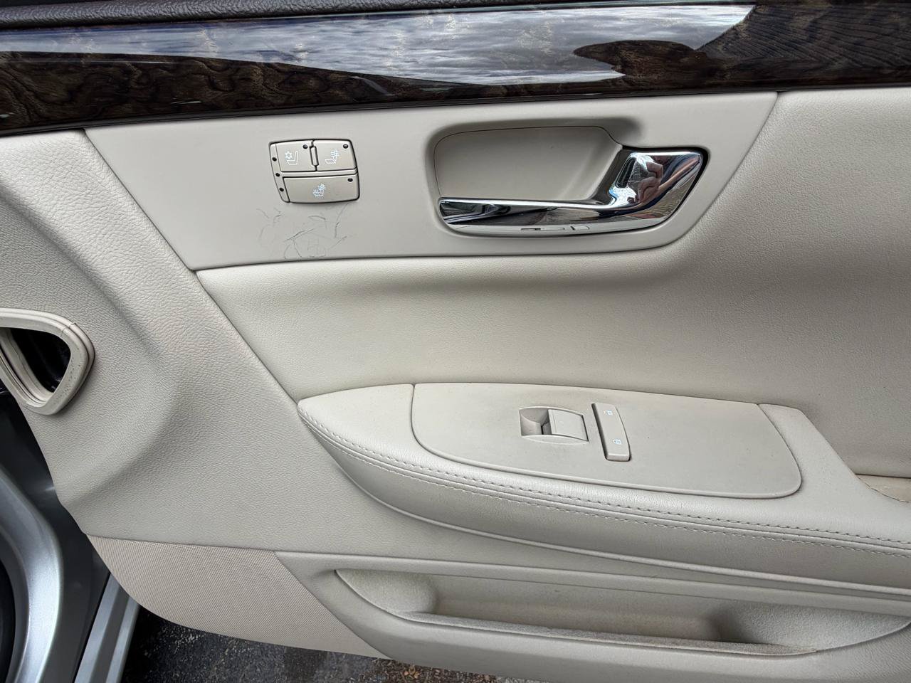 Used 2010 Cadillac DTS Luxury FWD image 44