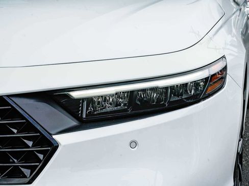 Used 2023 Honda Accord Touring image 7