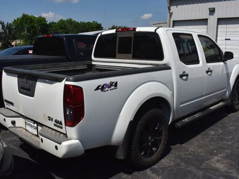 Used 2020 Nissan Frontier SV w/ Midnight Edition Floor Mats AWD/4WD image 4