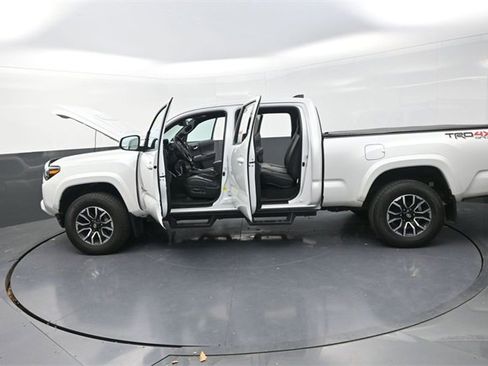 Used 2023 Toyota Tacoma TRD Sport image 38