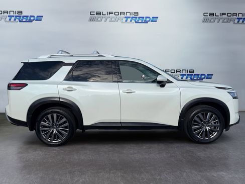 Used 2022 Nissan Pathfinder SL w/ SL Premium Package image 4