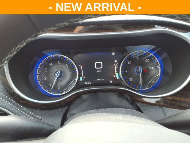 Used 2024 Chrysler Pacifica Limited FWD image 20