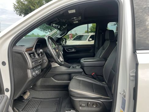 Used 2024 Chevrolet Suburban Premier AWD/4WD image 10
