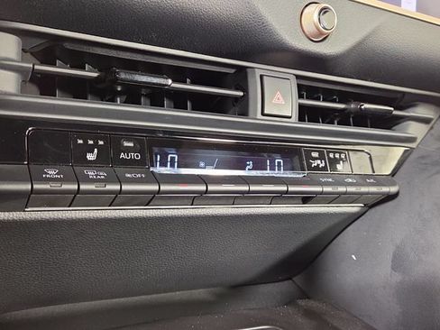 Used 2023 Toyota Crown AWD/4WD image 19
