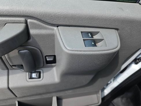 Used 2018 Chevrolet Express 2500 w/ Driver Convenience Package RWD image 13