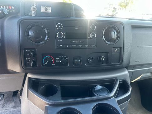 Used 2011 Ford E-350 and Econoline 350 XLT image 18