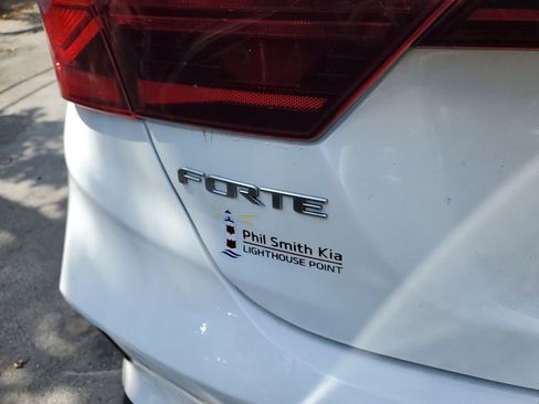 Used 2022 Kia Forte LXS w/ LXS Technology Package FWD image 7