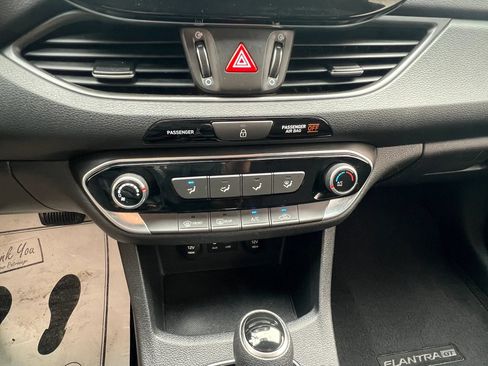 Used 2019 Hyundai Elantra GT FWD image 23