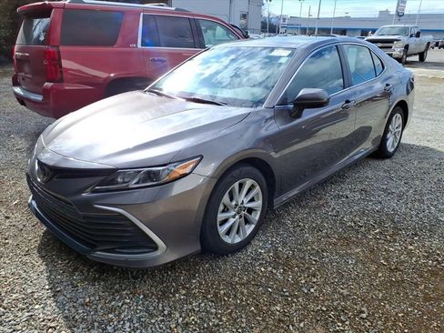 Used 2024 Toyota Camry LE image 3