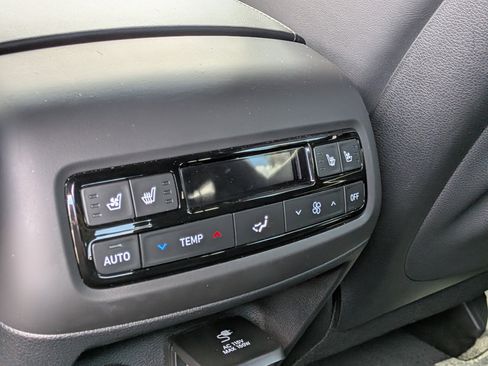 Used 2025 Hyundai Palisade Calligraphy FWD image 16
