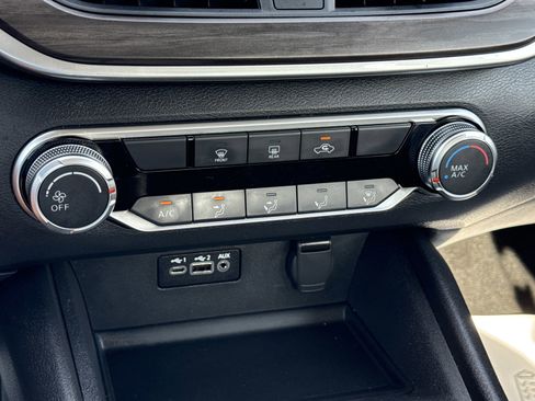 Used 2025 Nissan Altima 2.5 SV FWD image 25