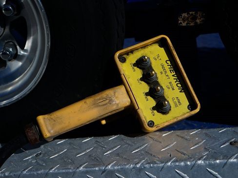 Used 2017 Ford F550 XLT w/ Advanced Security Pack image 17