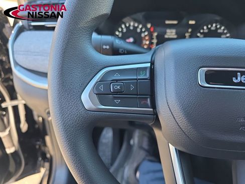 Used 2025 Jeep Compass Sport image 29