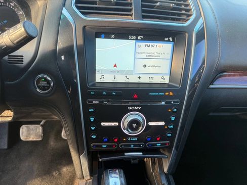 Used 2017 Ford Explorer Platinum image 12