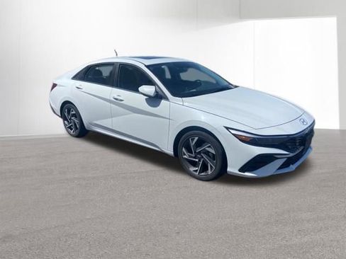 Certified 2025 Hyundai Elantra SEL FWD image 10