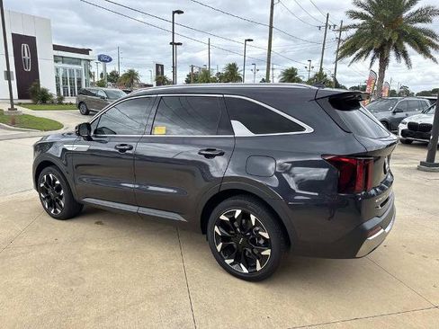 Used 2025 Kia Sorento EX w/ Panoramic Sunroof Package FWD image 6