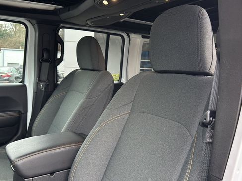 Used 2025 Jeep Wrangler Sahara w/ Safety Group image 26