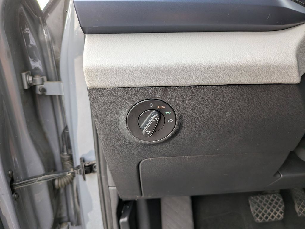 Certified 2023 Volkswagen Taos SE FWD image 26