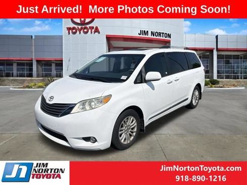Used 2013 Toyota Sienna XLE FWD image 4