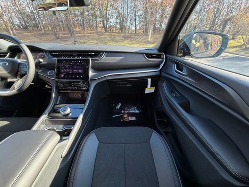 New 2025 Jeep Grand Cherokee L Altitude image 15