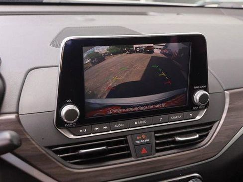 Used 2024 Nissan Altima 2.5 SV FWD image 16