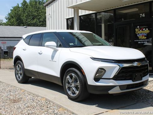 Used 2023 Chevrolet Blazer LT AWD/4WD image 1