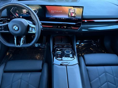 Used 2025 BMW 530i w/ M Sport Package image 3