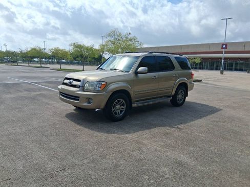 Used 2007 Toyota Sequoia SR5 RWD image 2