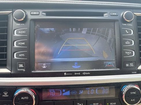 Used 2018 Toyota Highlander Limited Platinum FWD image 18