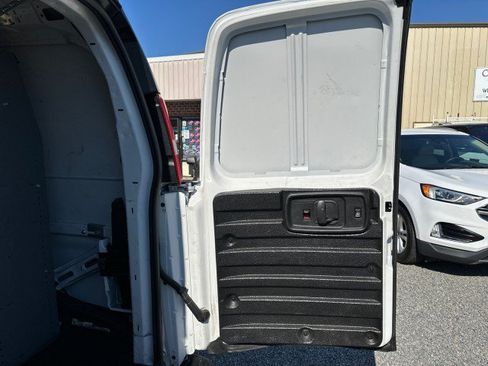 Used 2020 Chevrolet Express 3500 w/ Driver Convenience Package RWD image 27