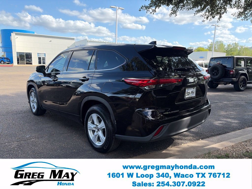 Used 2021 Toyota Highlander LE FWD image 6