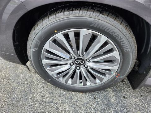 Used 2025 INFINITI QX80 Luxe RWD image 6
