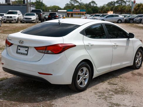 Used 2014 Hyundai Elantra SE image 11