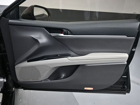 Used 2019 Toyota Camry XSE image 36