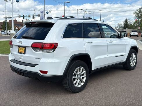 Used 2021 Jeep Grand Cherokee Laredo AWD/4WD image 5