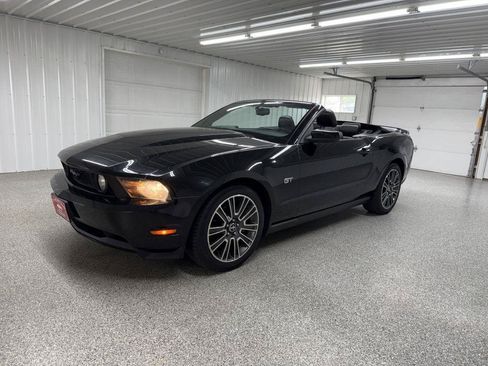 Used 2010 Ford Mustang GT RWD image 11