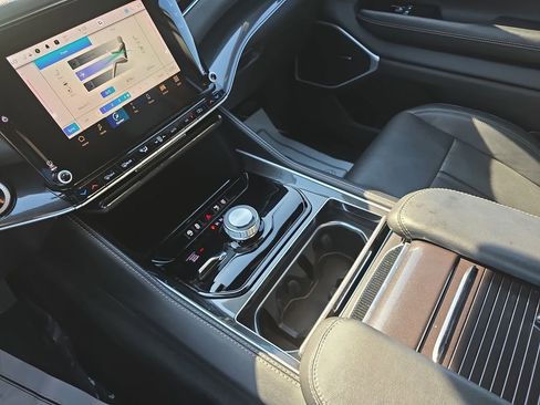 Used 2024 Jeep Wagoneer 4WD image 30